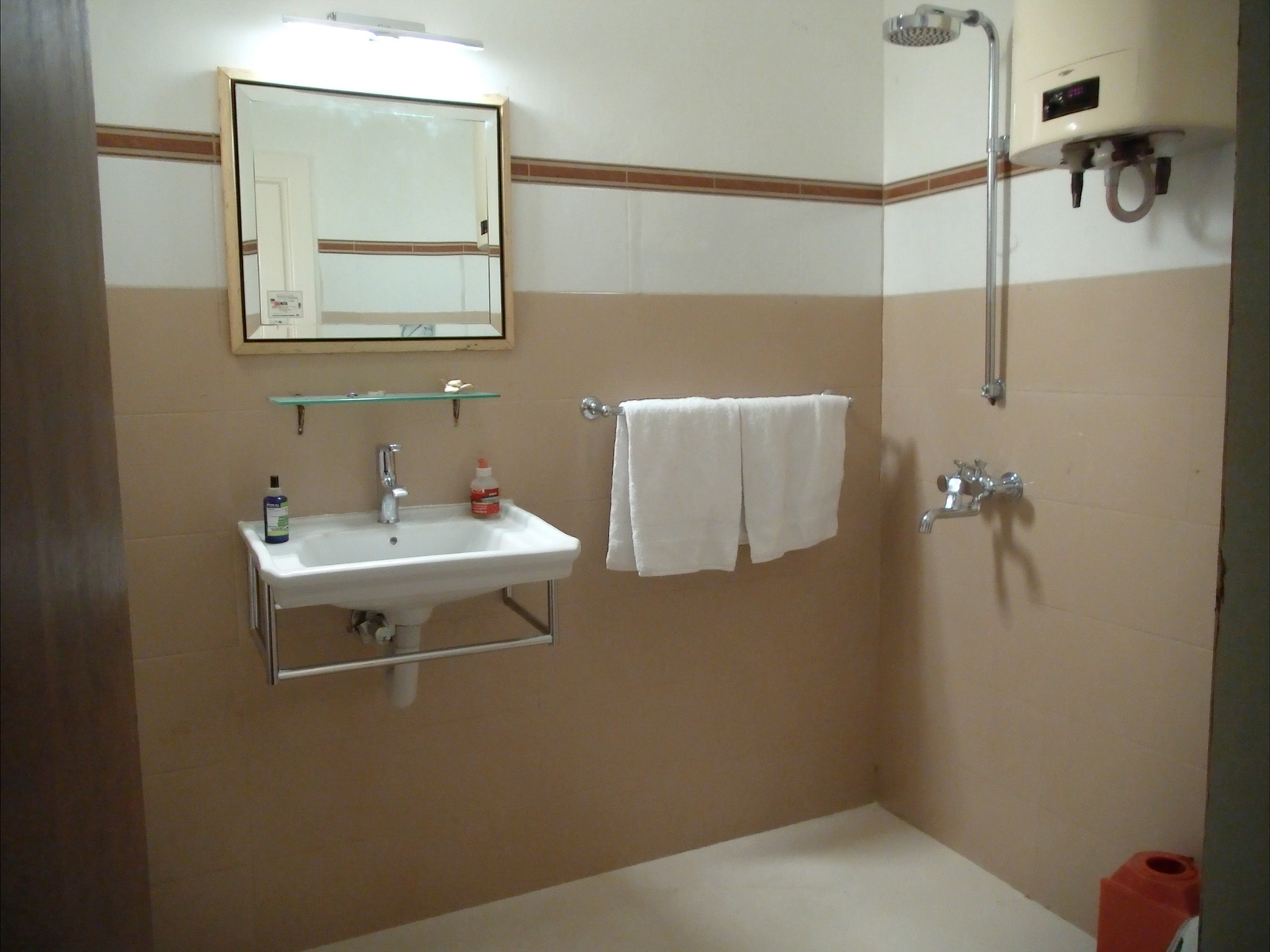 Private bathroom in a Super Deluxe Room at OPS Guest House, Dhulagori